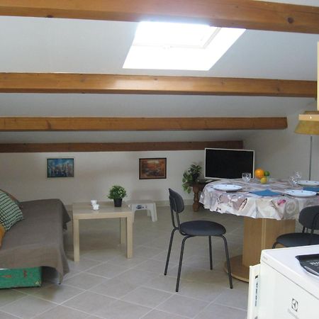 T 2 Avec Velux Sous Les Combes De 34 M2 Apartamento La Londe-les-Maures Exterior foto